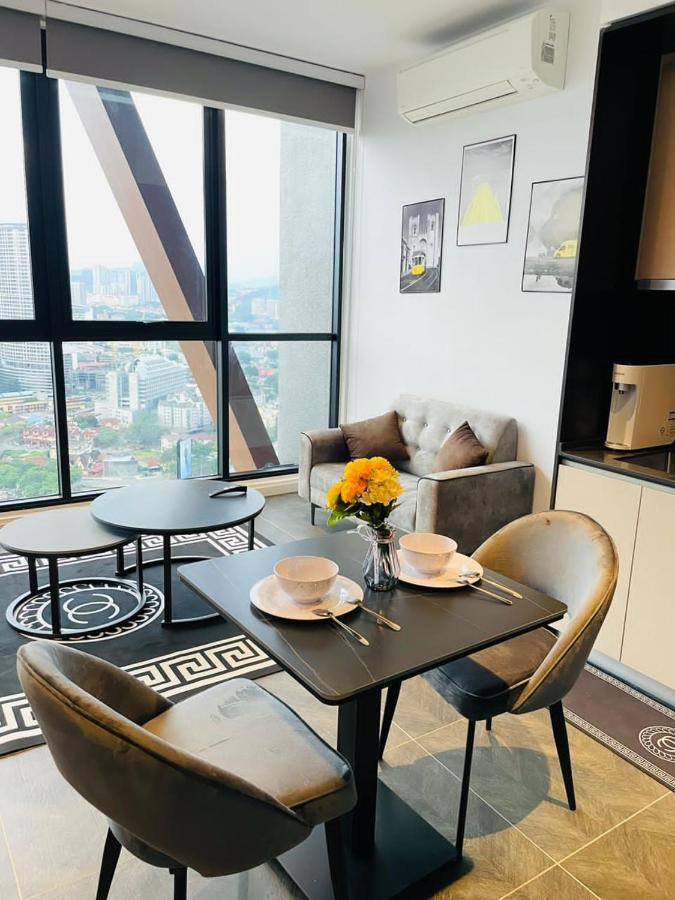 Scarletz Suites Klcc By Gc Luxury Suites Куала-Лумпур Экстерьер фото